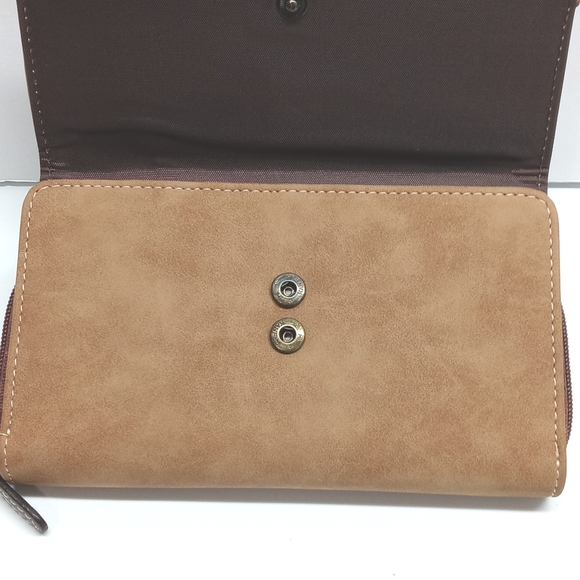 Womens b.o.c. Clutch Wallet - Picture 4 of 7